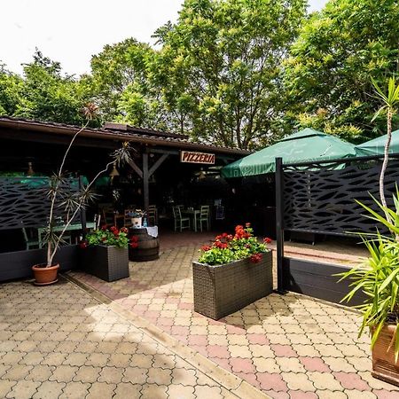 Hotel Tex Club Botosani Luaran gambar
