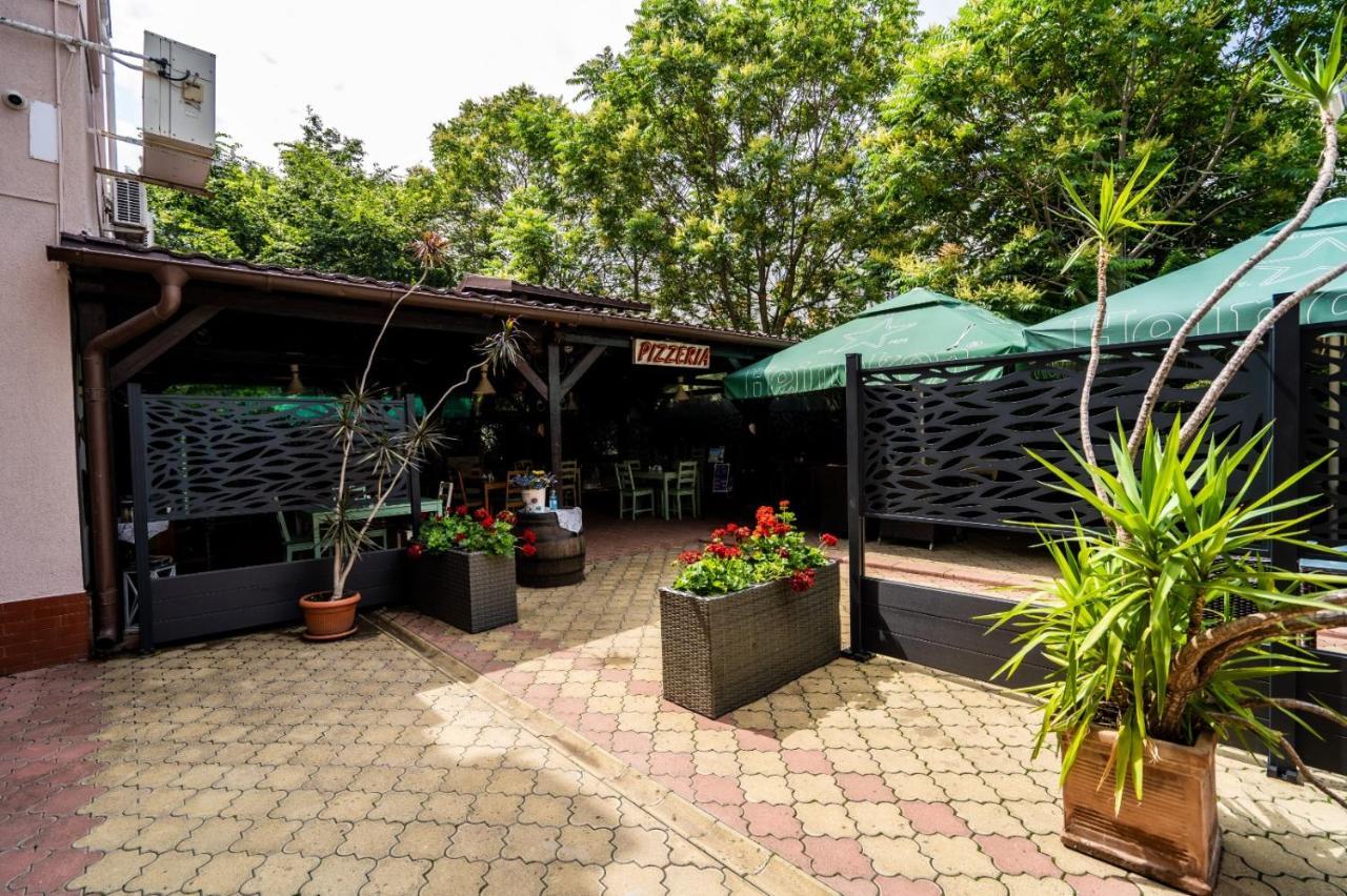 Hotel Tex Club Botosani Luaran gambar