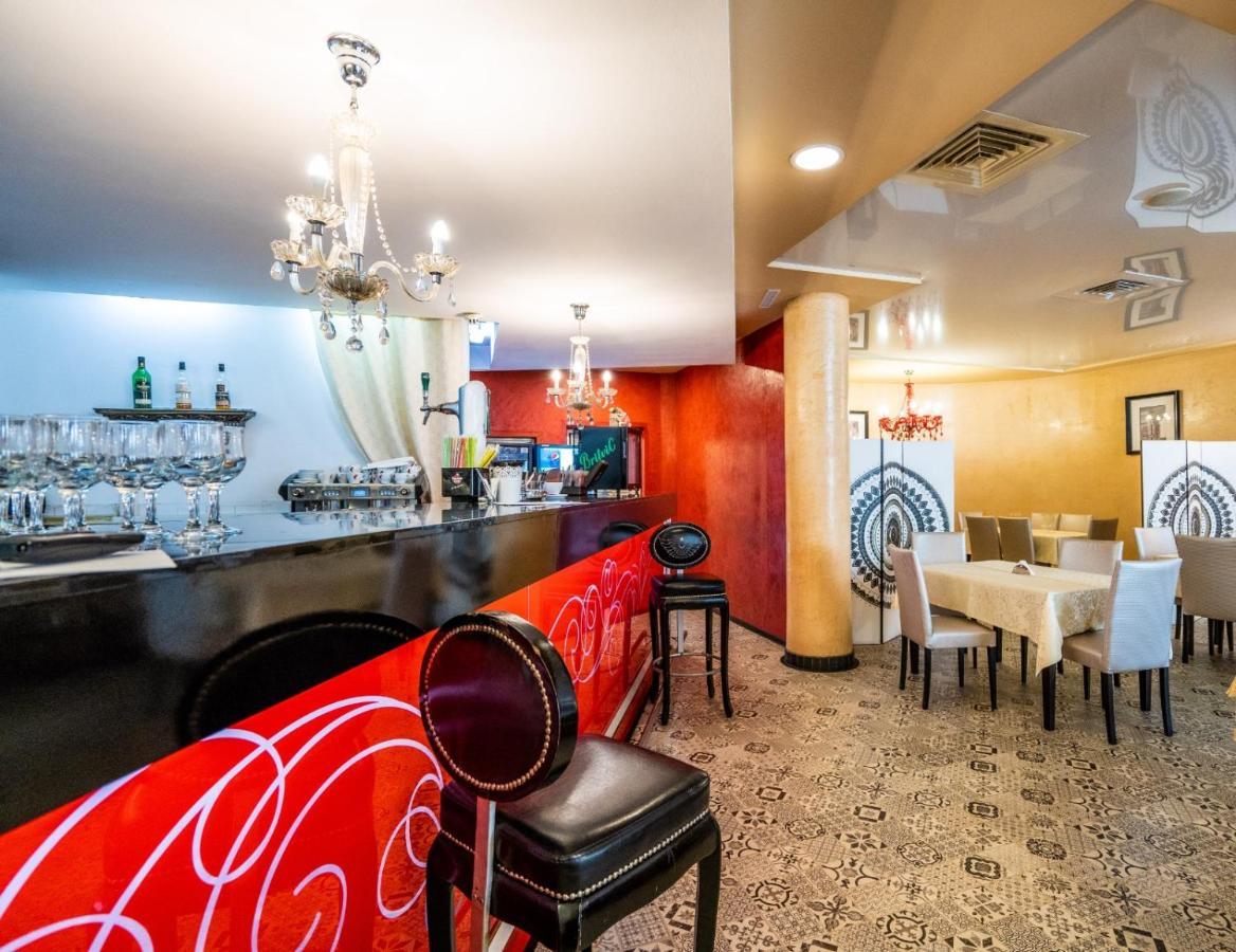 Hotel Tex Club Botosani Luaran gambar