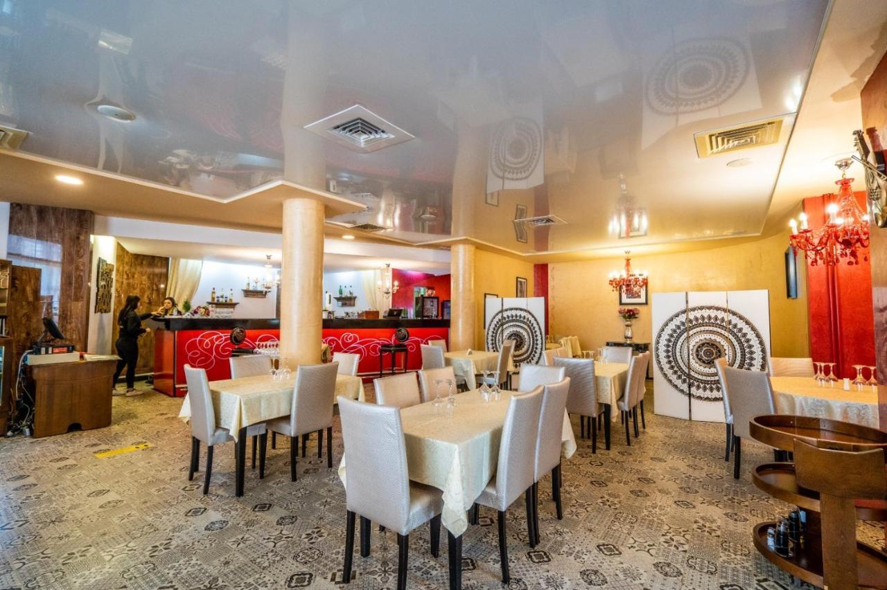 Hotel Tex Club Botosani Luaran gambar