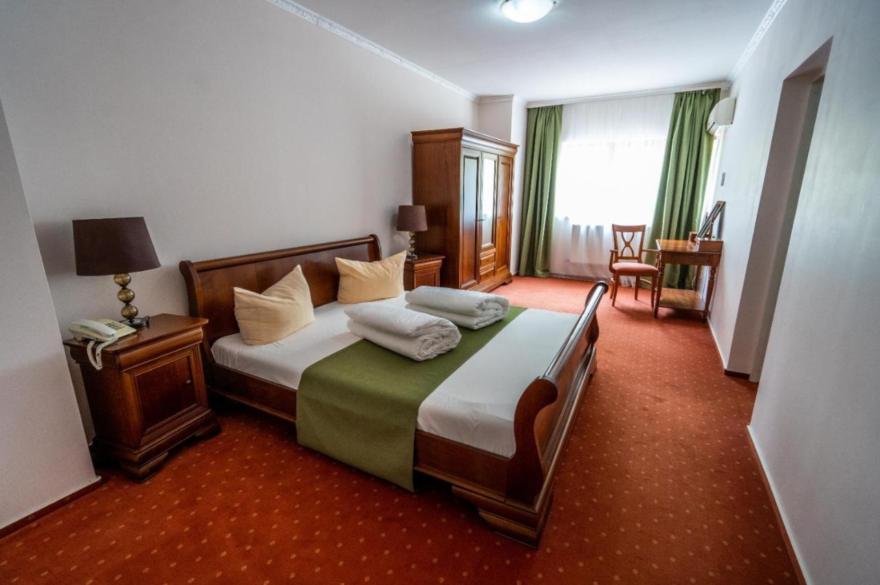 Hotel Tex Club Botosani Luaran gambar