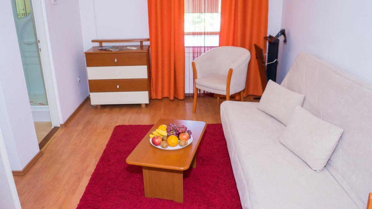 Hotel Tex Club Botosani Luaran gambar