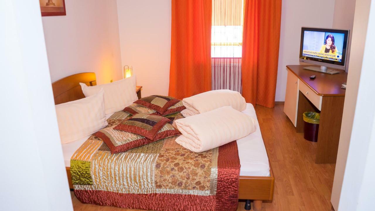 Hotel Tex Club Botosani Luaran gambar