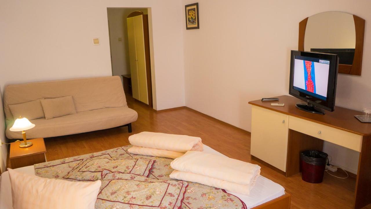Hotel Tex Club Botosani Luaran gambar