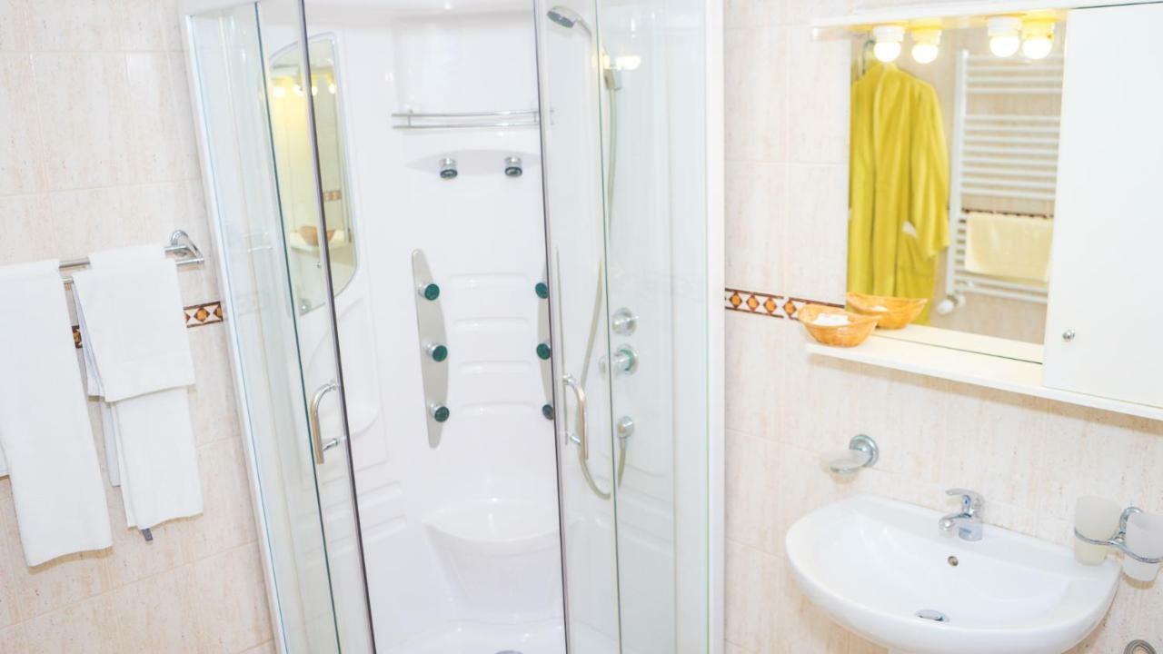 Hotel Tex Club Botosani Luaran gambar