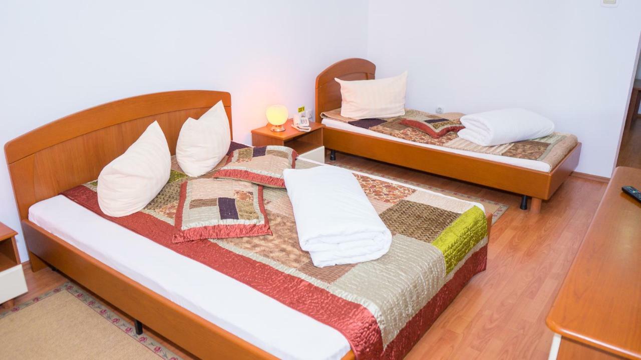 Hotel Tex Club Botosani Luaran gambar