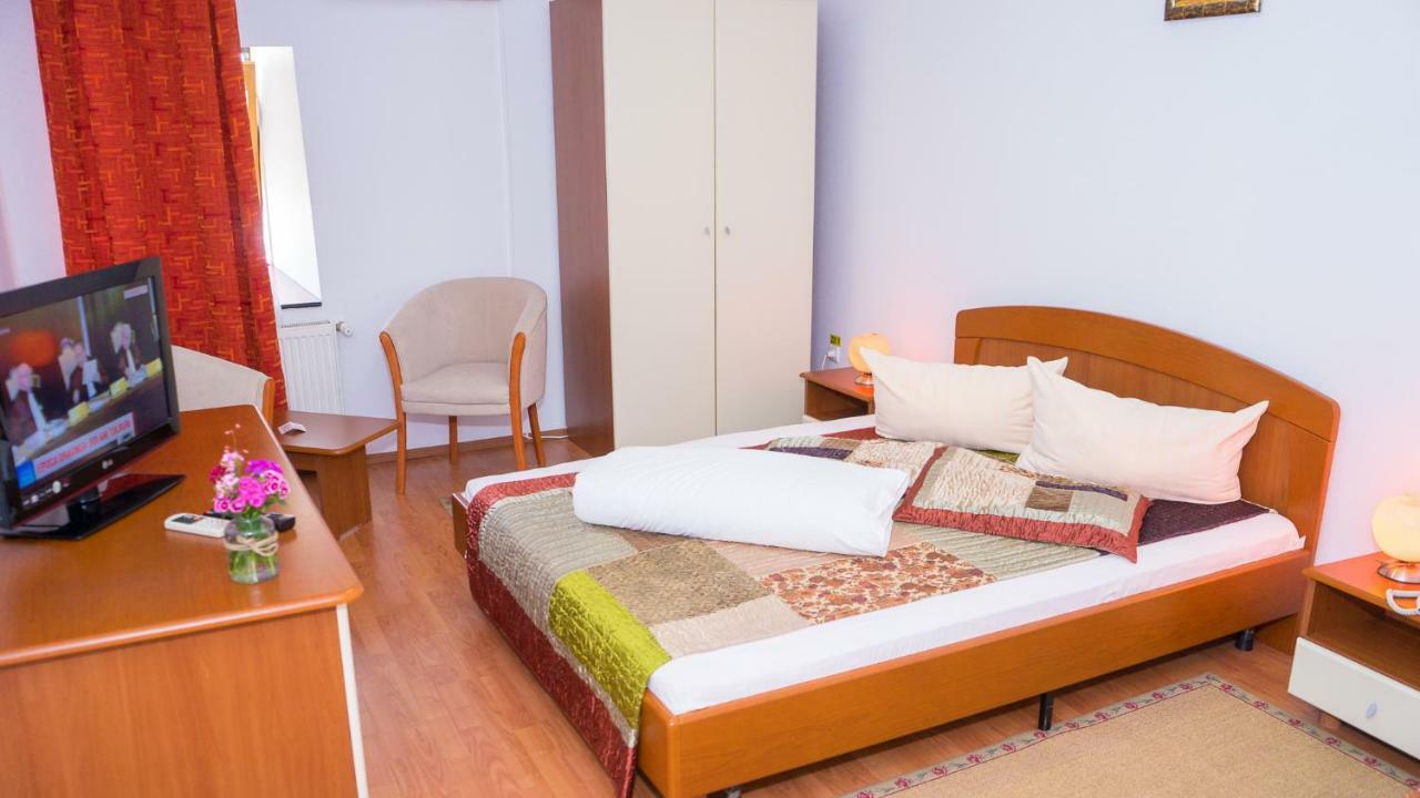 Hotel Tex Club Botosani Luaran gambar