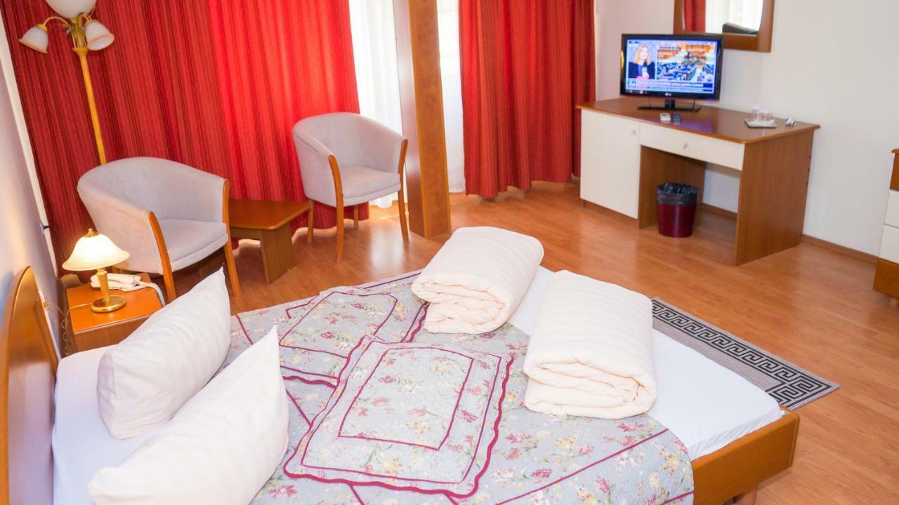 Hotel Tex Club Botosani Luaran gambar